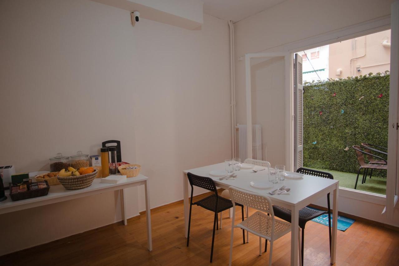 Apartment In Center Of Атина Екстериор снимка