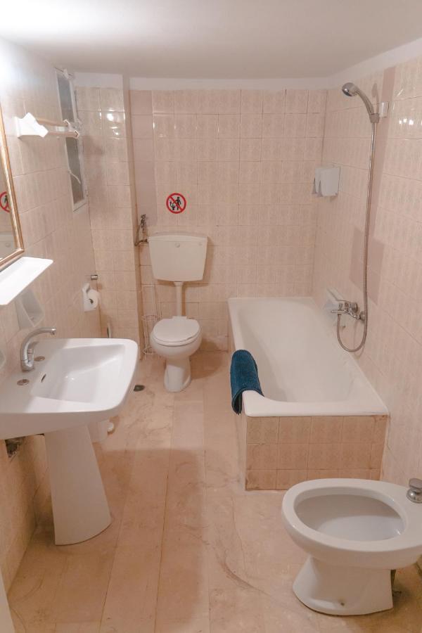 Apartment In Center Of Атина Екстериор снимка